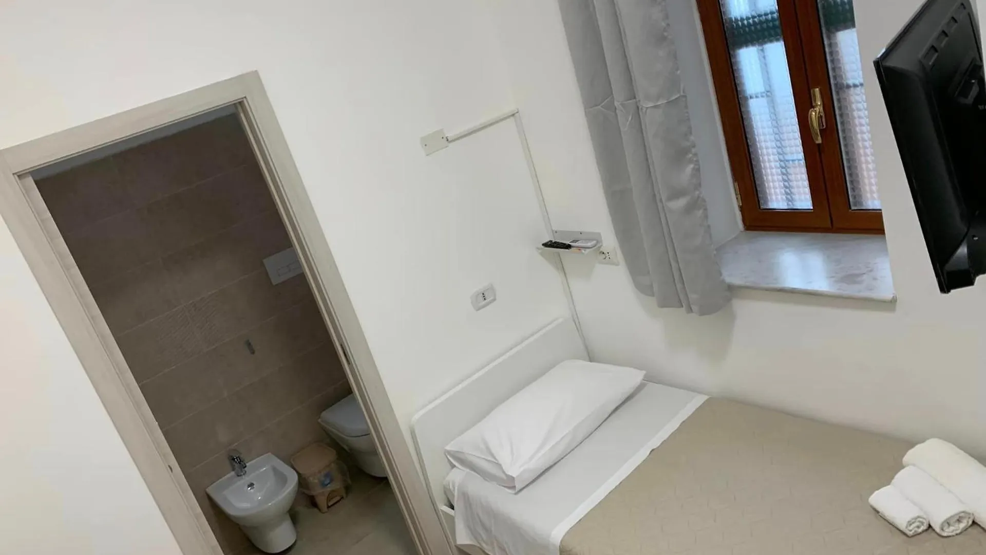 Miris Home Fast And Comfortable With Self Check In 8 Minutes Walk Near Naples Airport Ιταλία